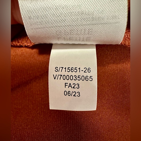 NWT Rust satin stretch blouse by Banana Republic - Size L Petite - Picture 10 of 10